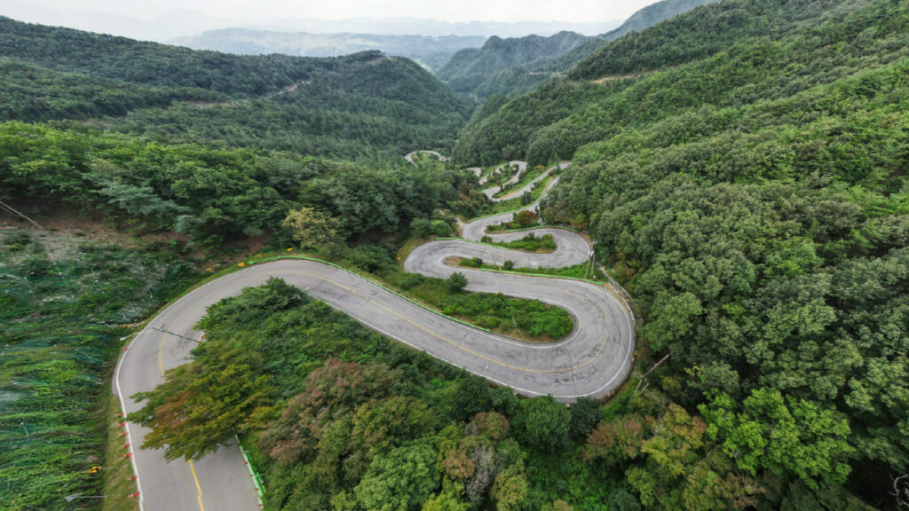 보은 말티재의 열두 굽이 산길 전경, 드론 항공 촬영