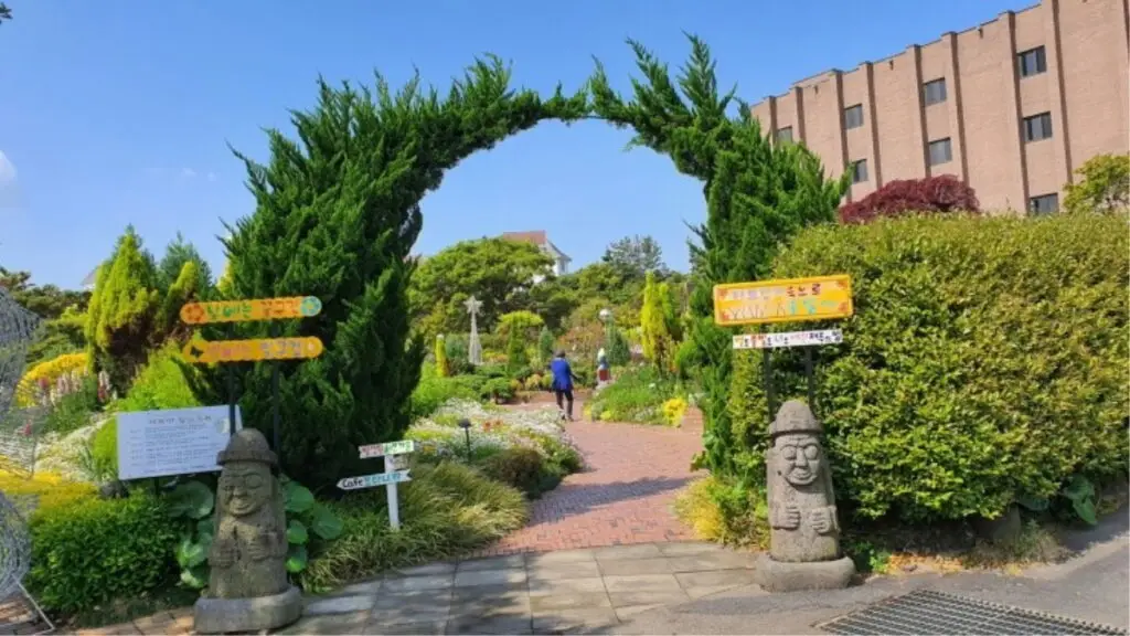 표선면 가볼만한곳 제주허브동산
