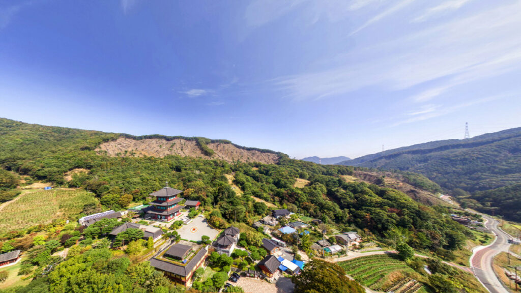 충북 진천군 가볼만한곳 보탑사 전경과 도당산 일대 풍경