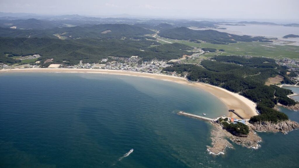 태안군 가볼만한곳 만리포 해수욕장 전경, 태안군 대표 해변